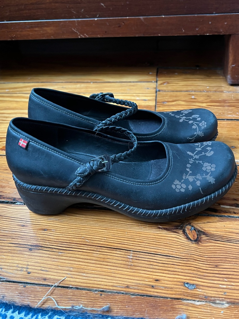 EUC — ECCO Black Mary Jane Clogs with Floral Detail (1990’s) - Picture 4 of 8